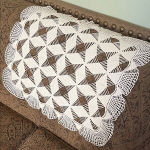 😄Rectangular vintage crocheted large Lacy dollie